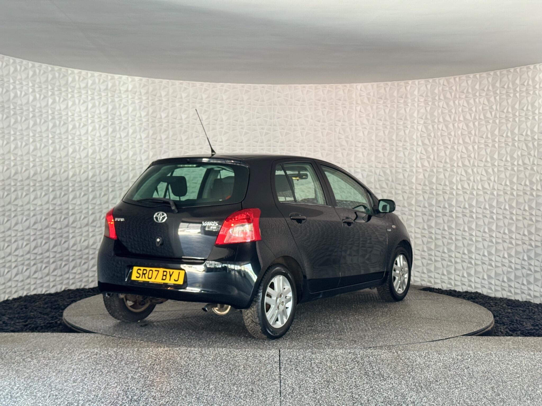 Toyota Yaris - Image 10