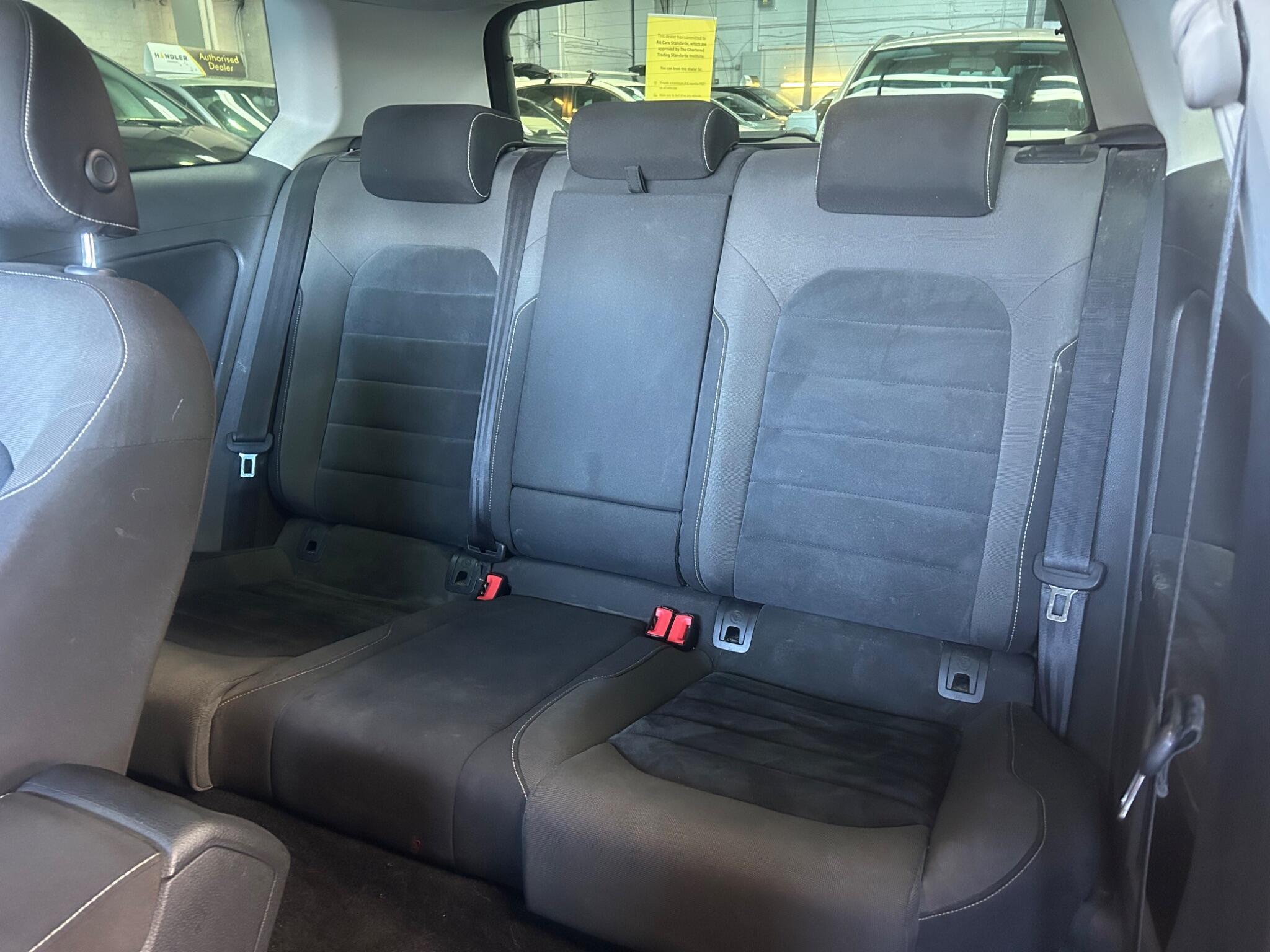 Volkswagen Golf - Image 26