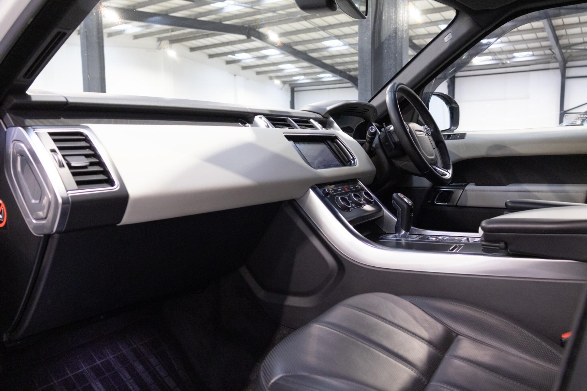 Land Rover RANGE ROVER SPORT - Image 12