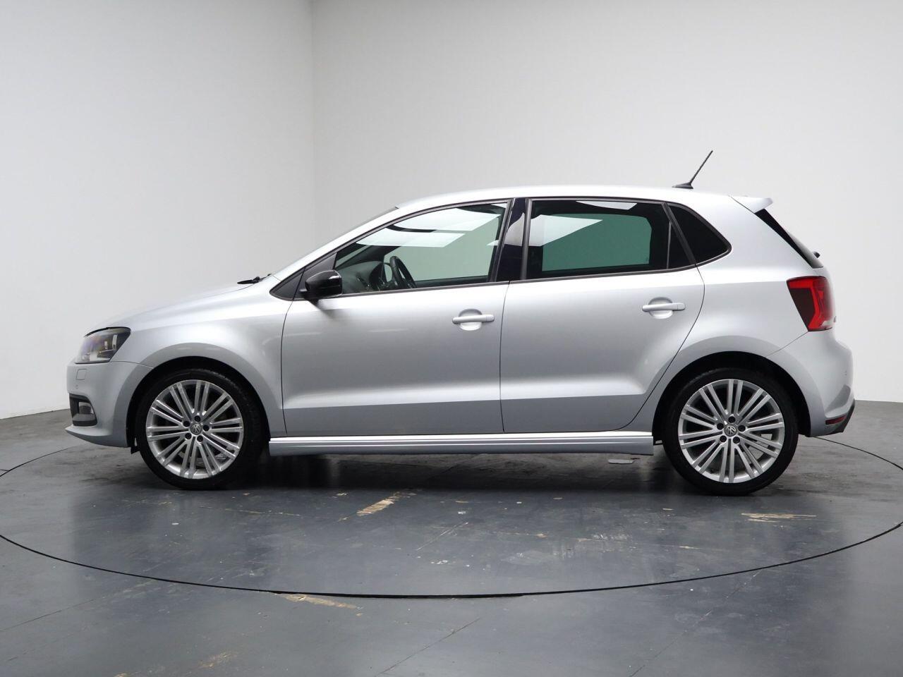 Volkswagen Polo - Image 8