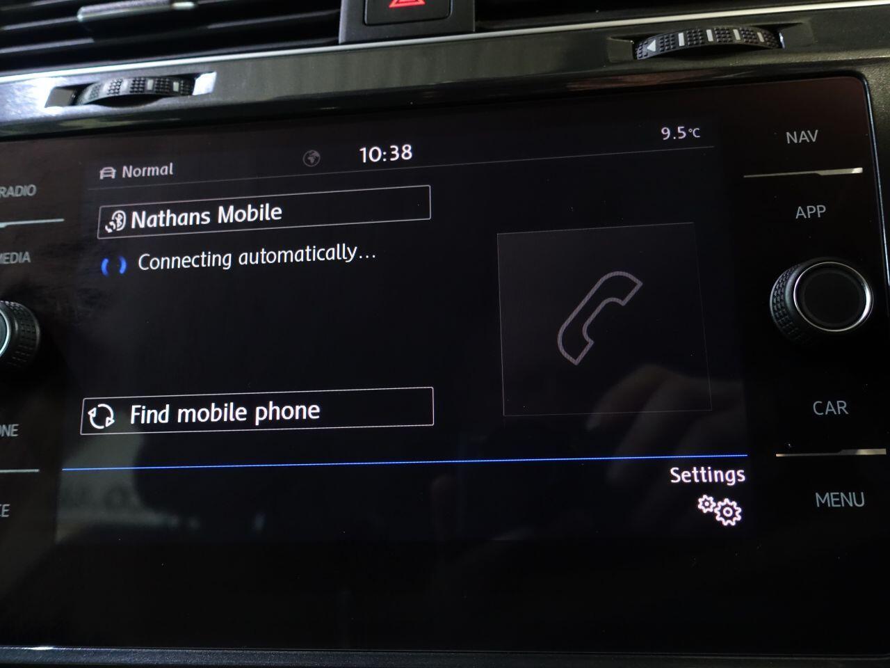 Volkswagen Golf - Image 30