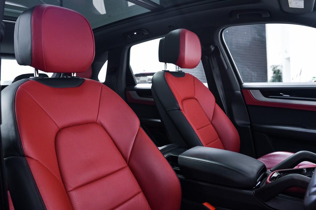 Porsche Cayenne - Image 13