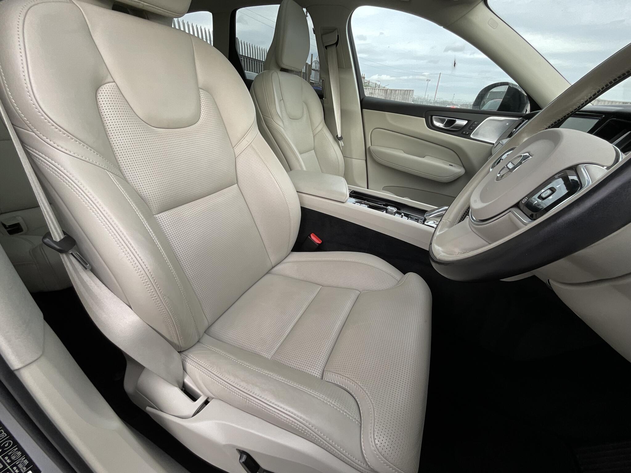 Volvo XC60 - Image 8