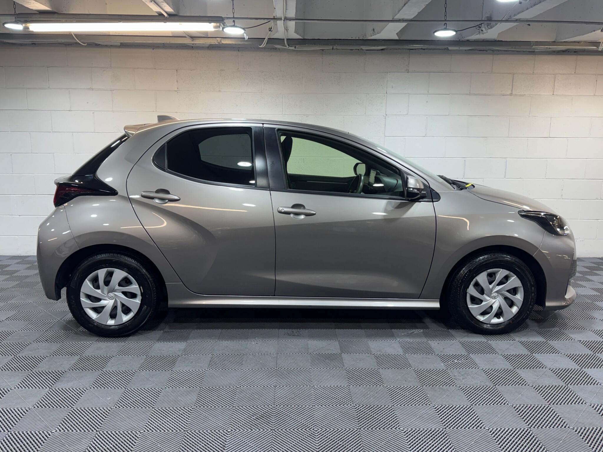 Toyota Yaris - Image 5