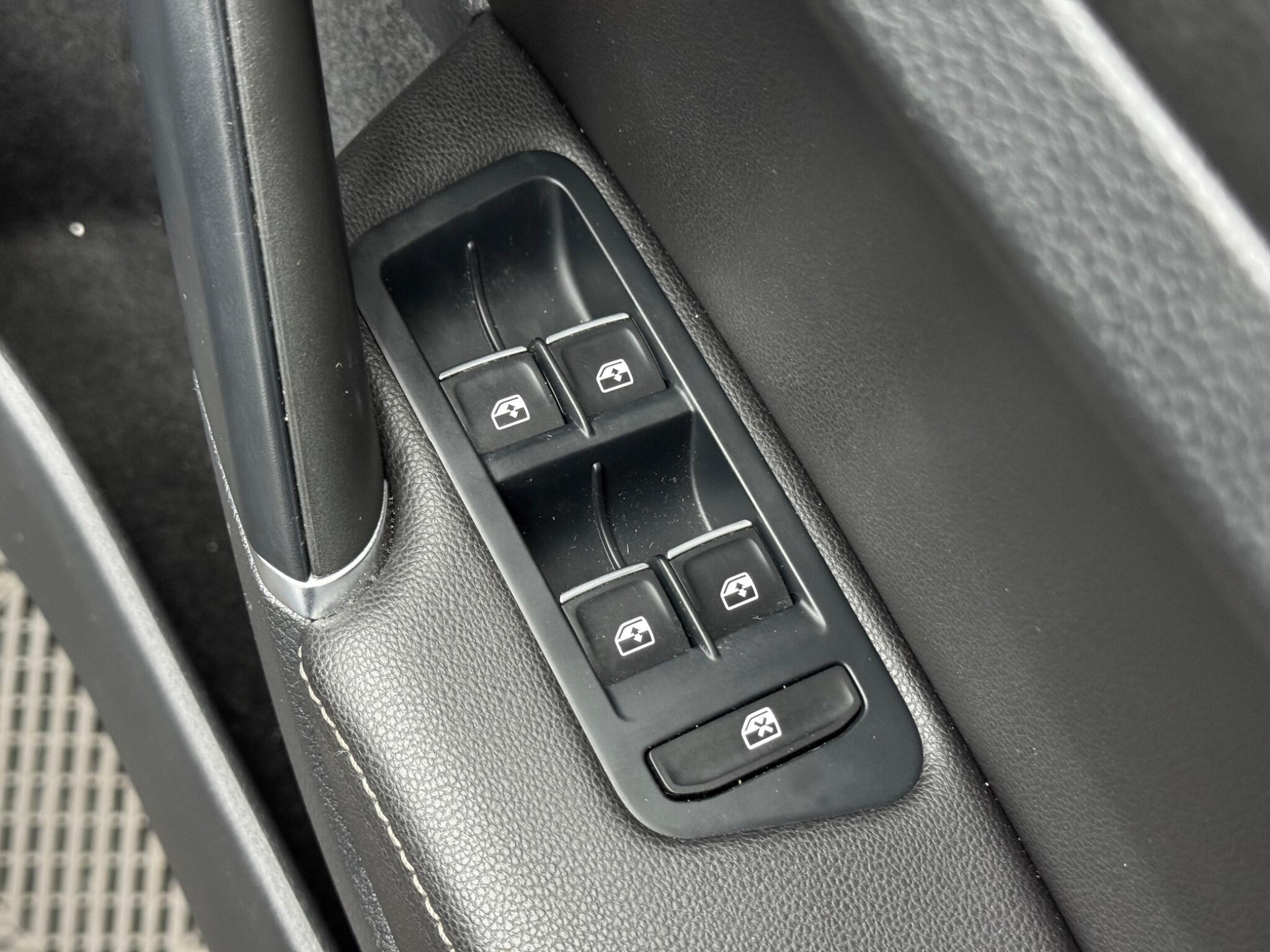 Volkswagen Golf - Image 42