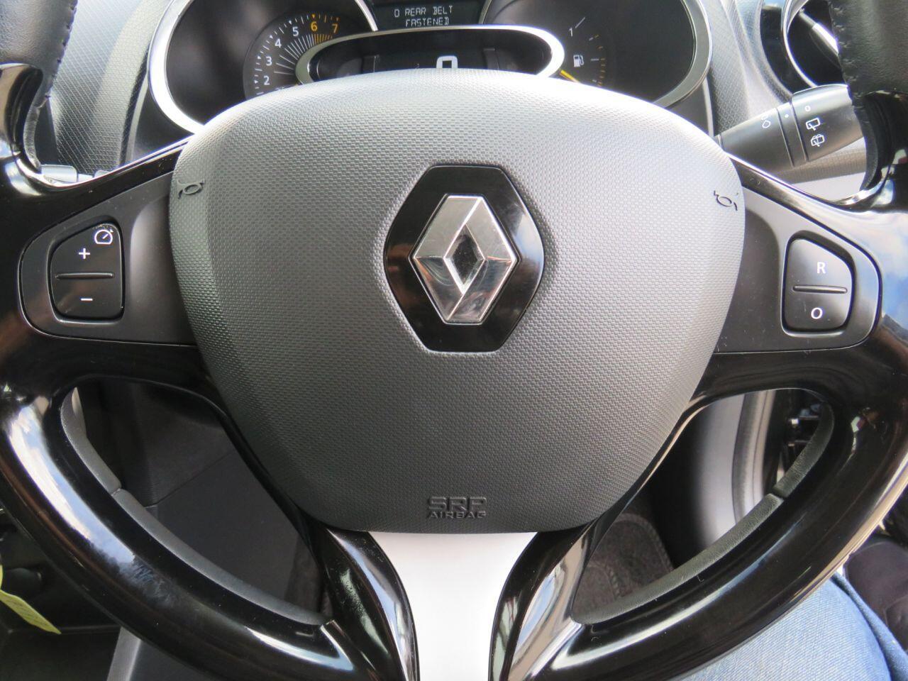 Renault Clio - Image 17