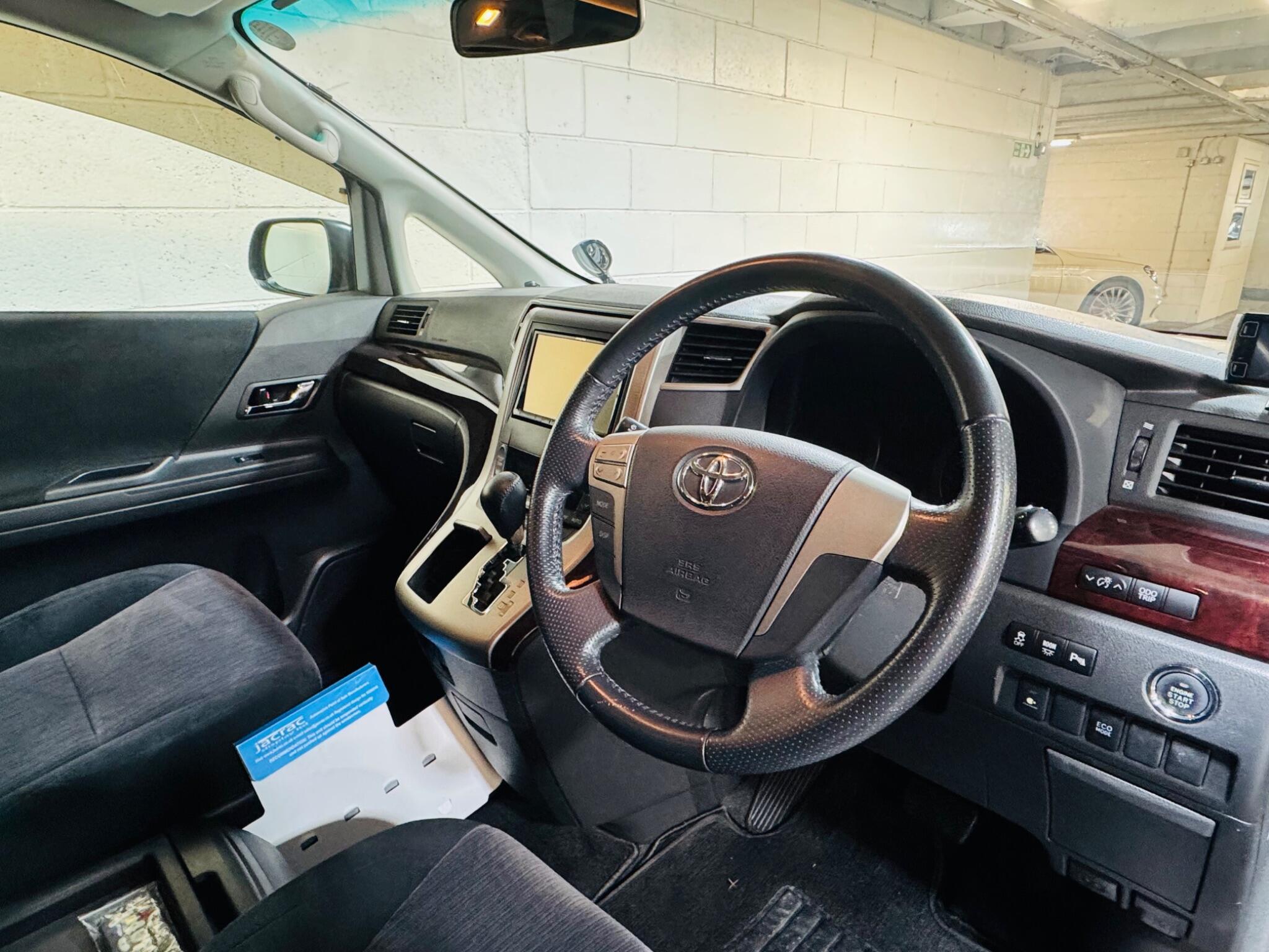 Toyota Vellfire - Image 9