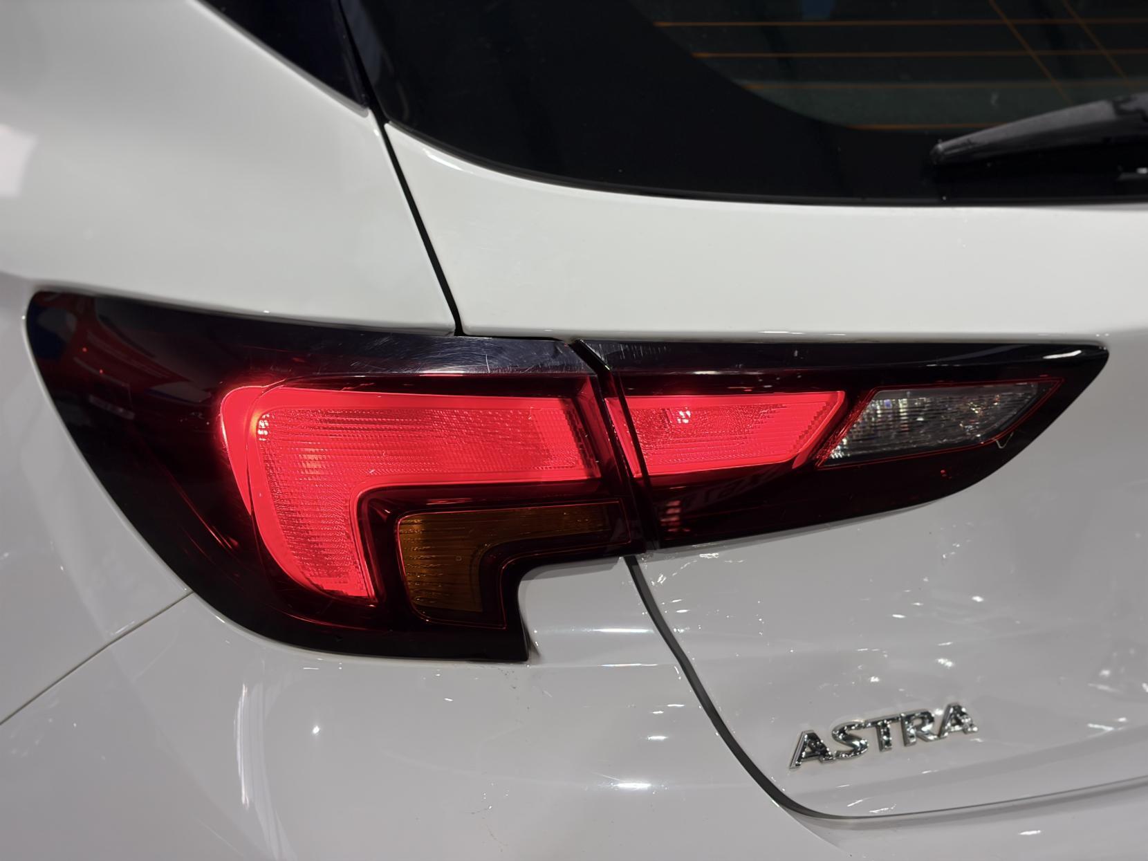 Vauxhall Astra - Image 11