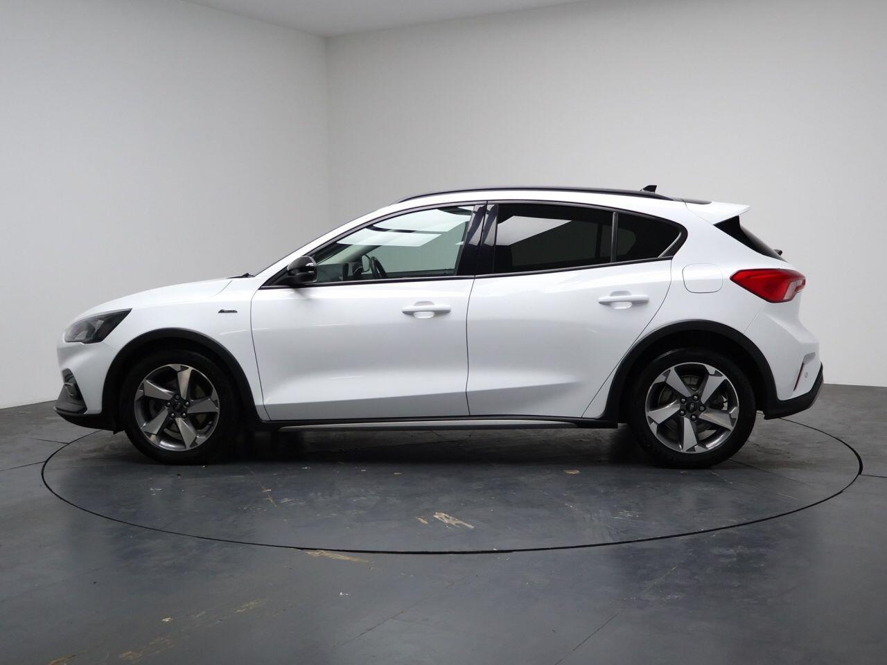 Ford Focus - Image 9