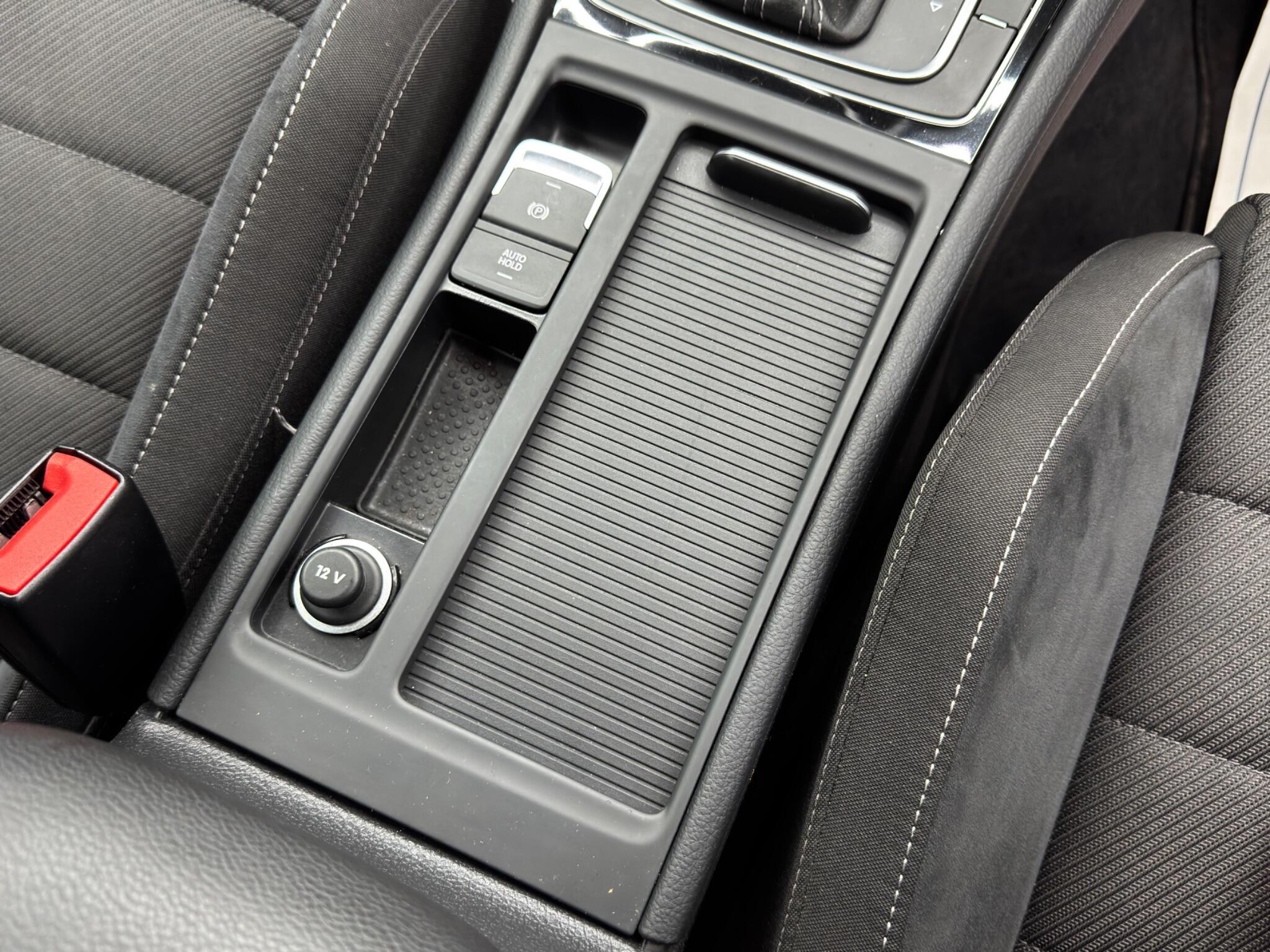 Volkswagen Golf - Image 24