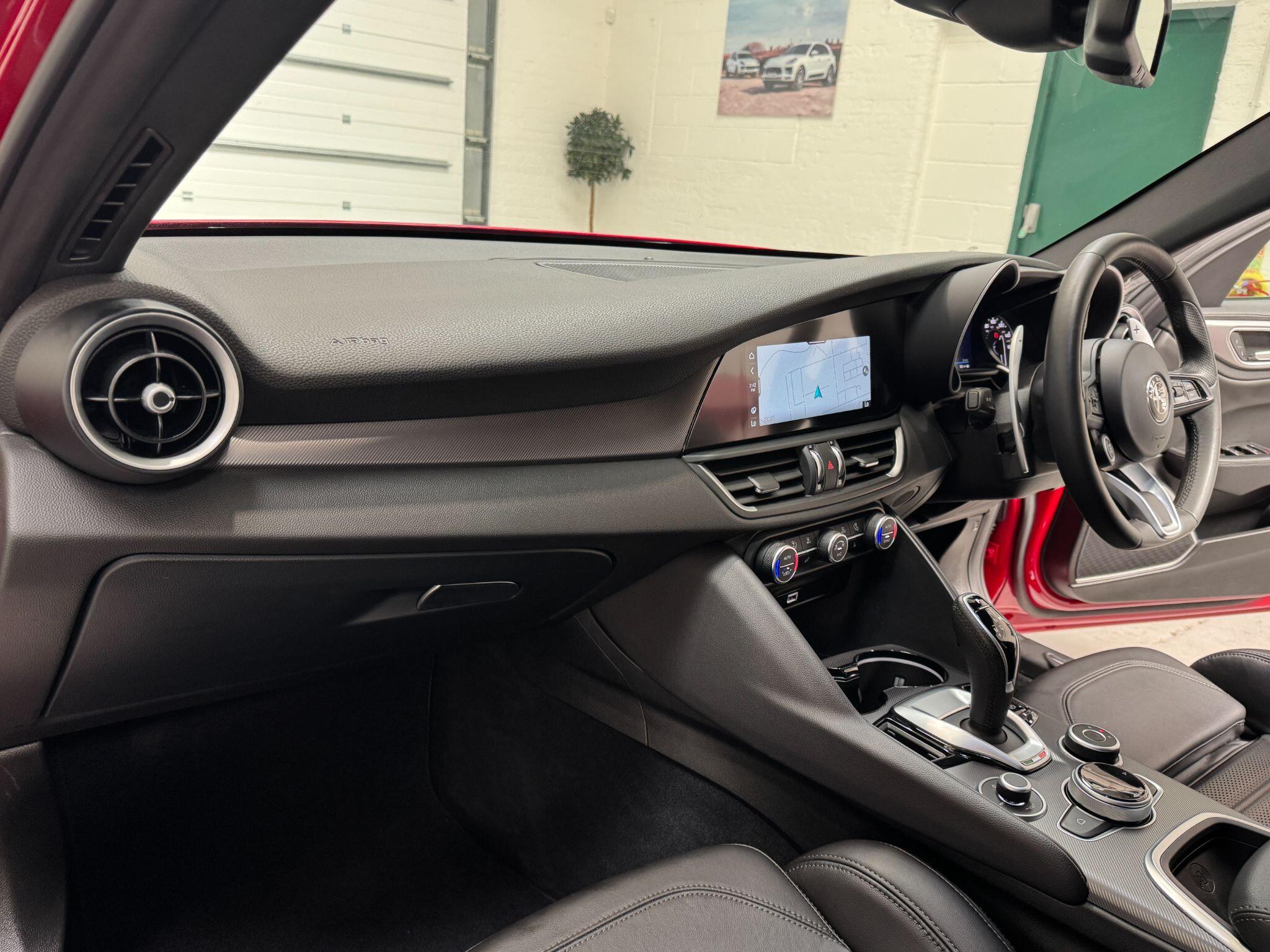 Alfa Romeo Giulia - Image 20