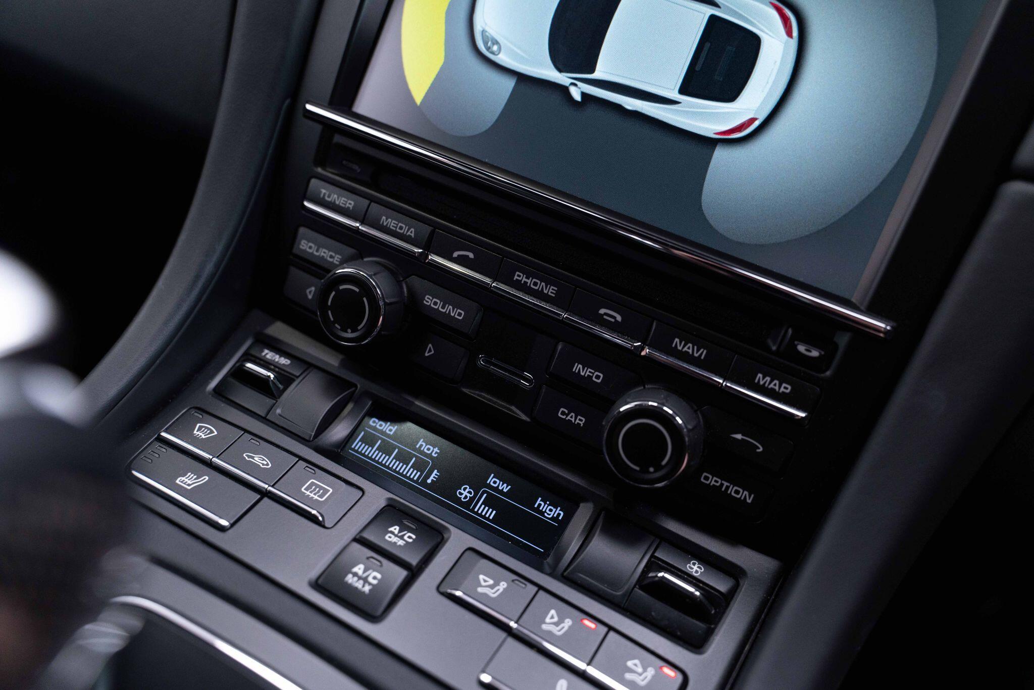 Porsche Cayman - Image 17