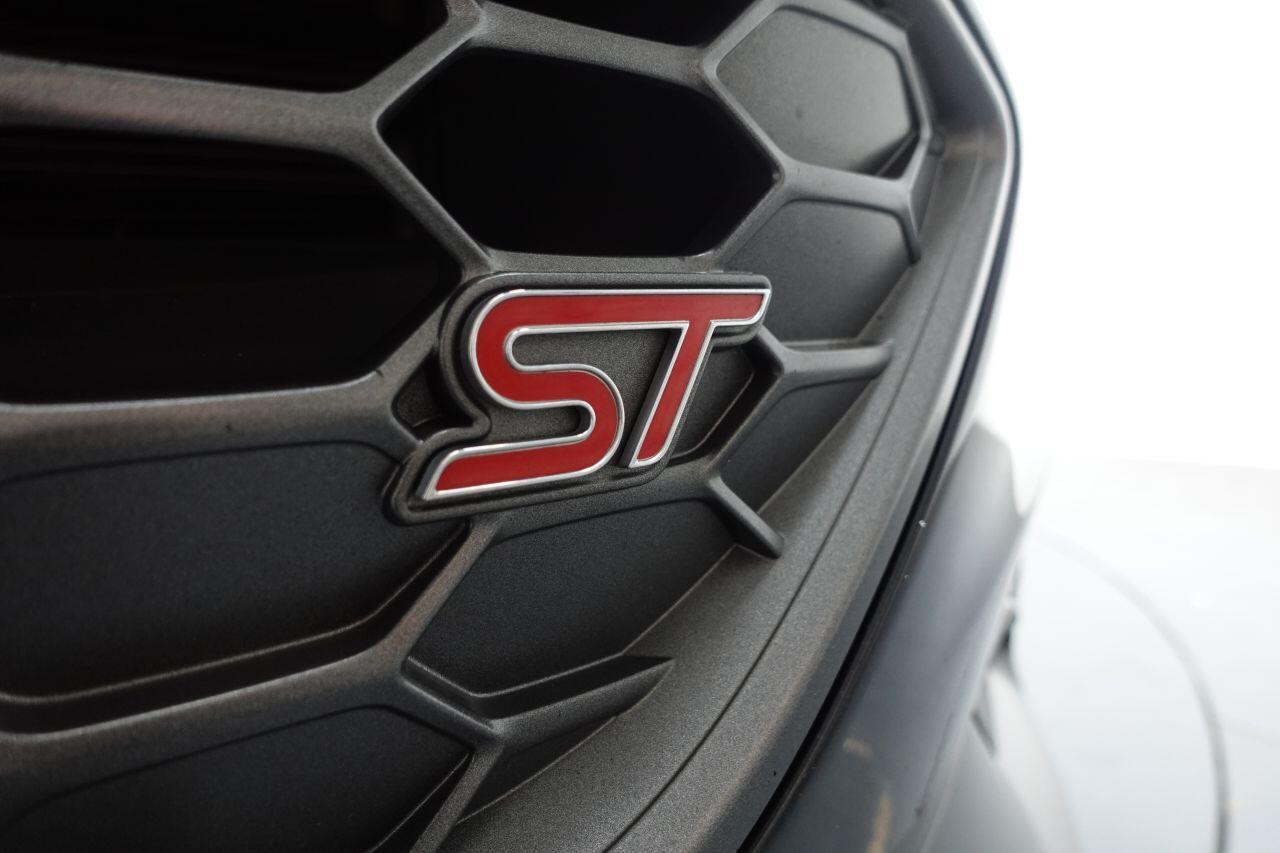 Ford Focus - Image 15