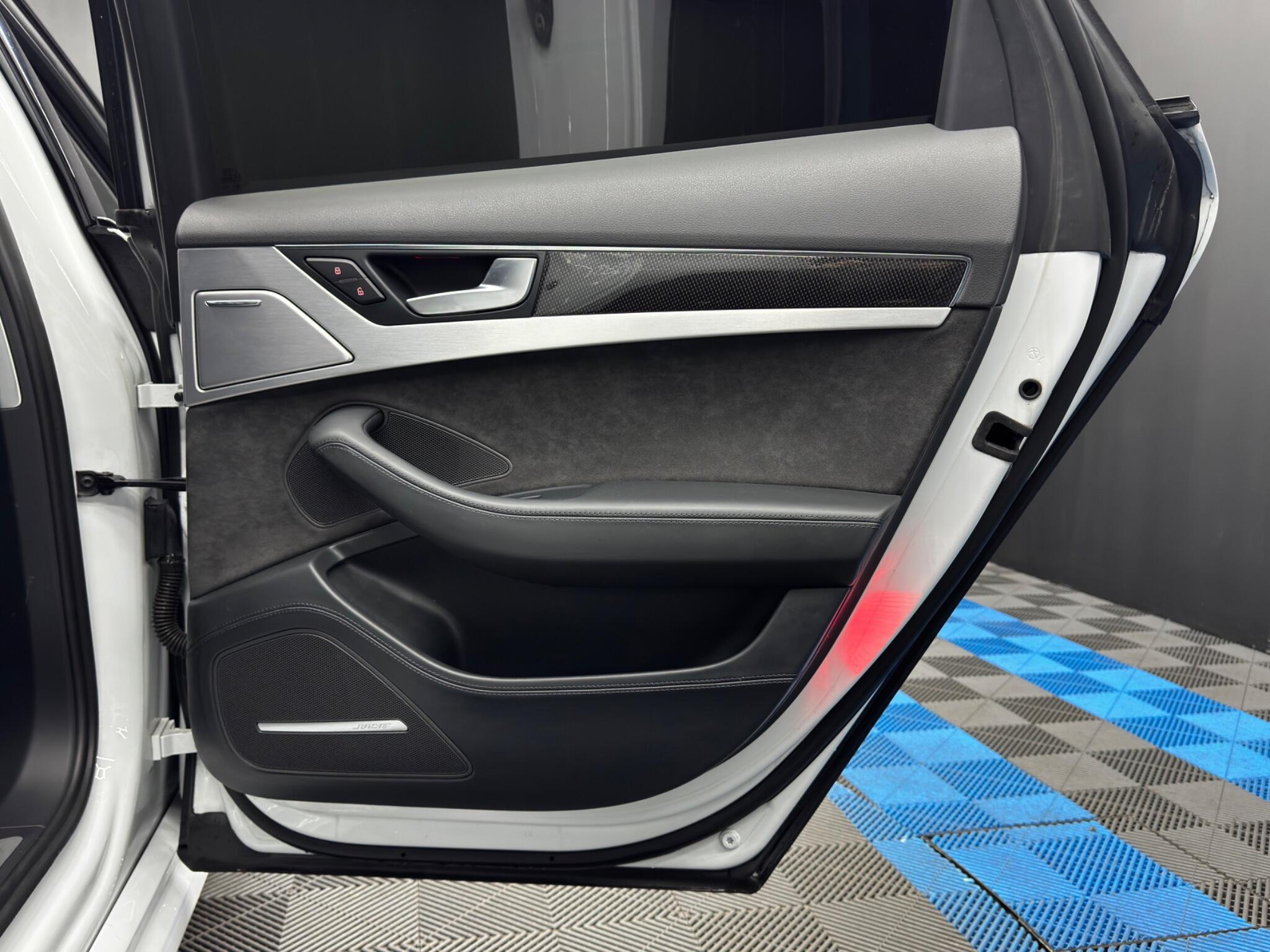 Audi S8 - Image 47