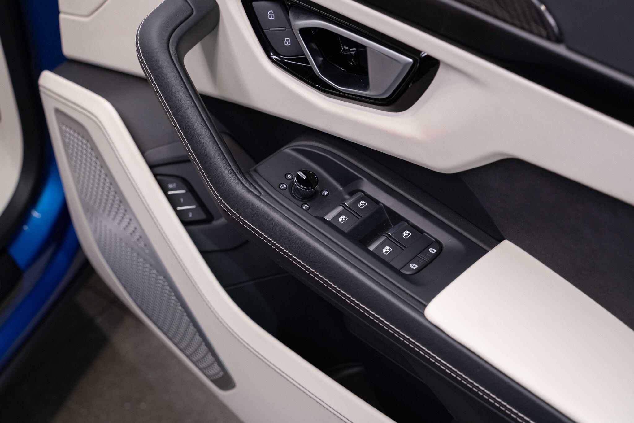 Lamborghini Urus - Image 32