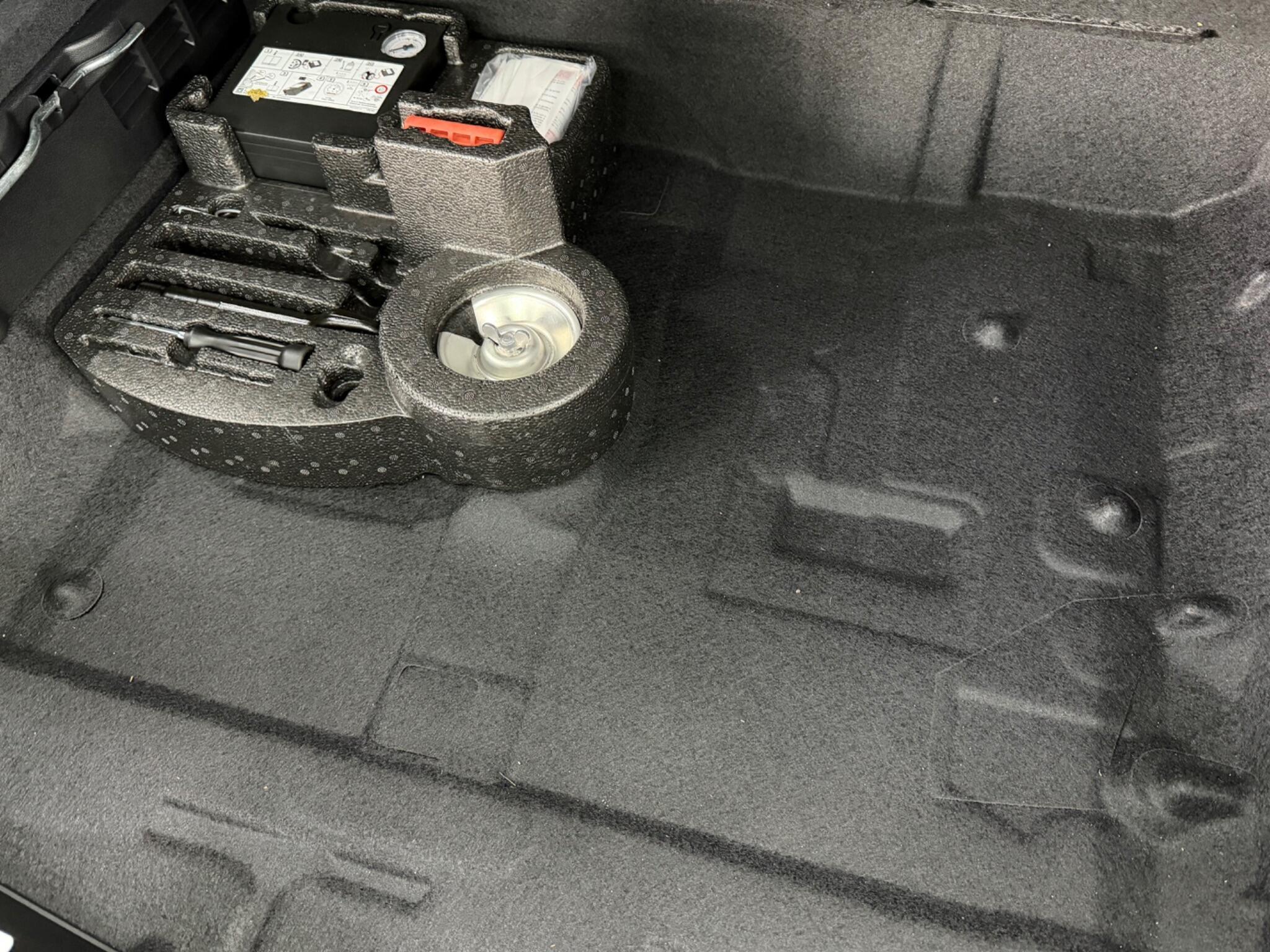 Volkswagen Touareg - Image 21