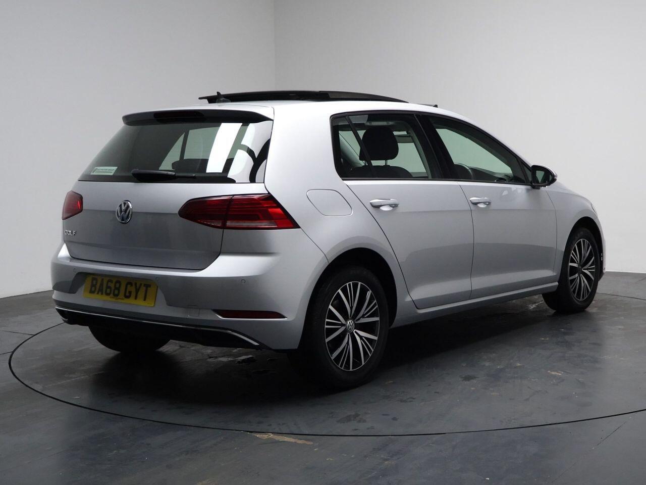 Volkswagen Golf - Image 13