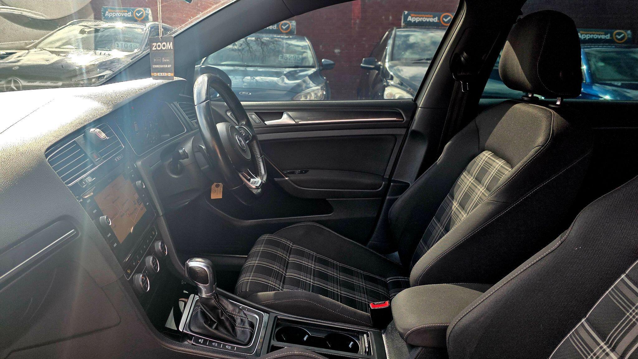 Volkswagen Golf - Image 14