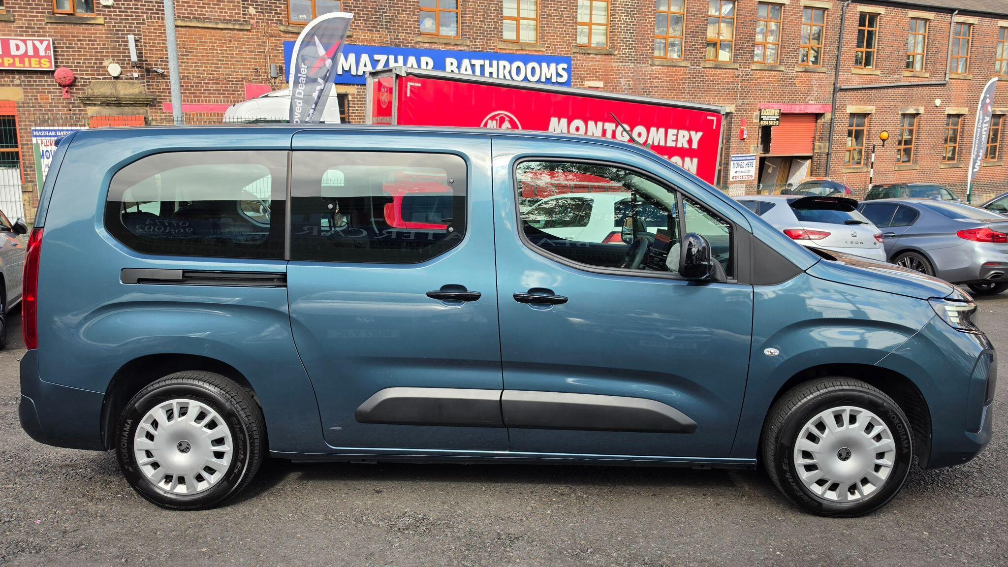 Vauxhall Combo Life Electric - Image 8