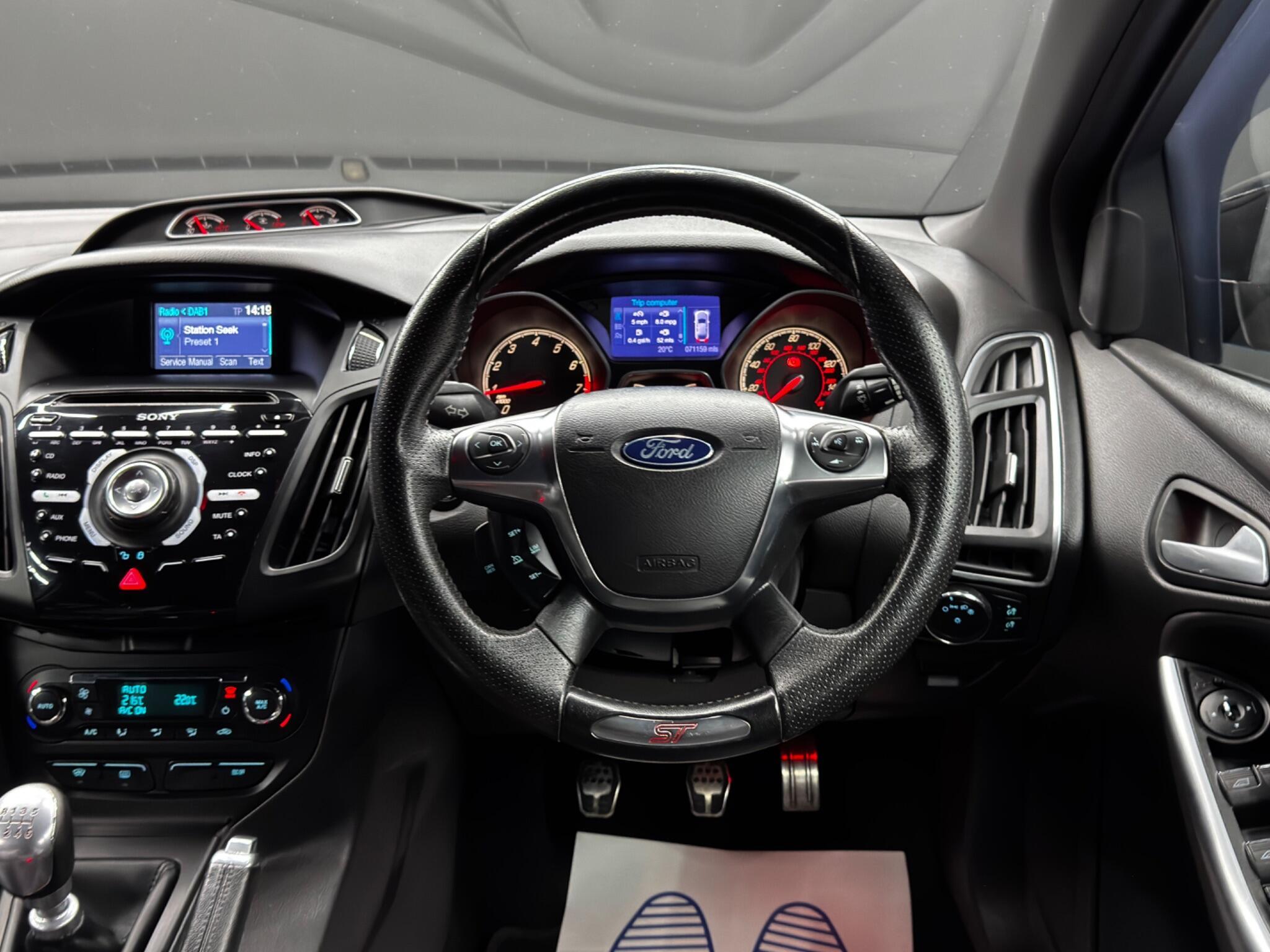 Ford Focus - Image 18