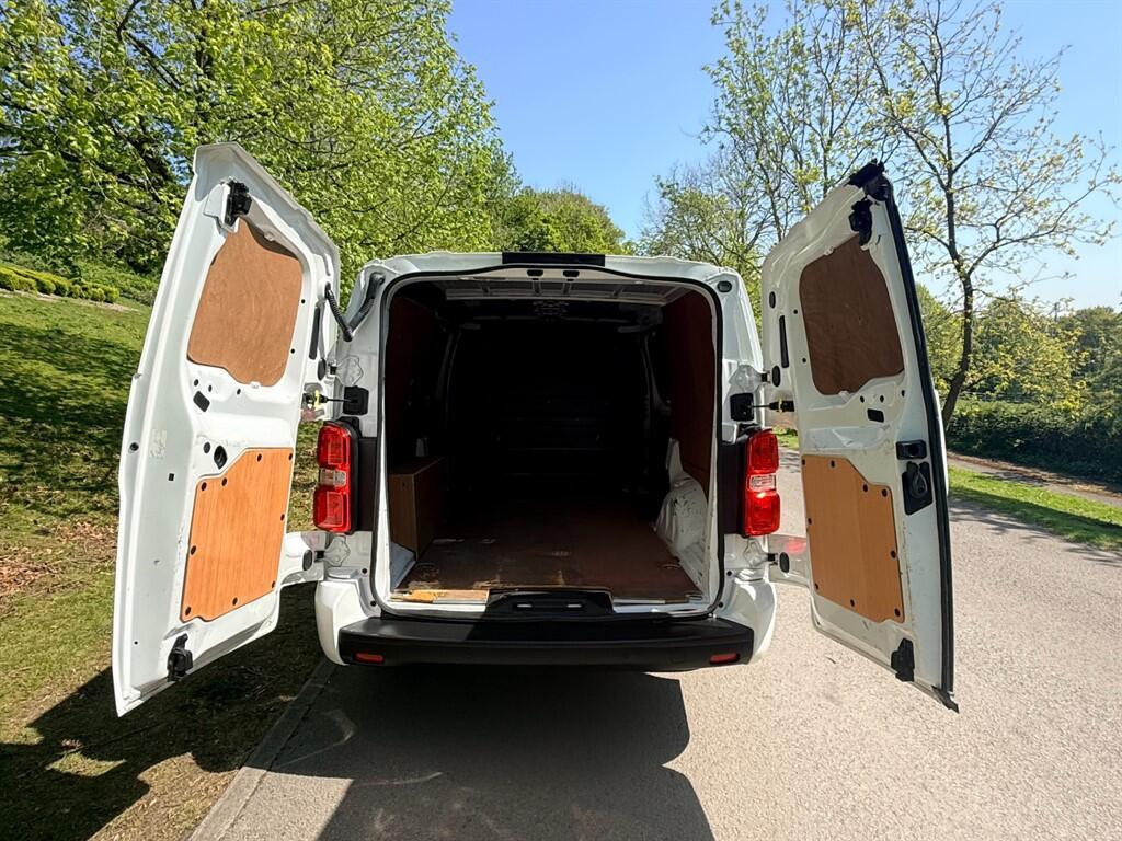 Vauxhall Vivaro - Image 9