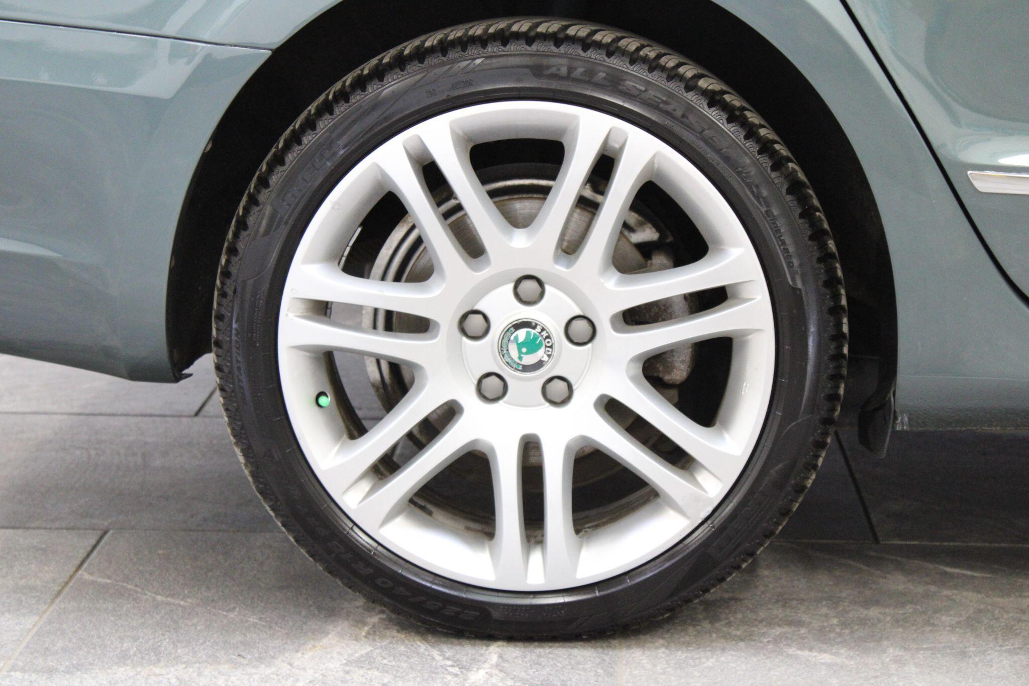 Skoda Superb - Image 10
