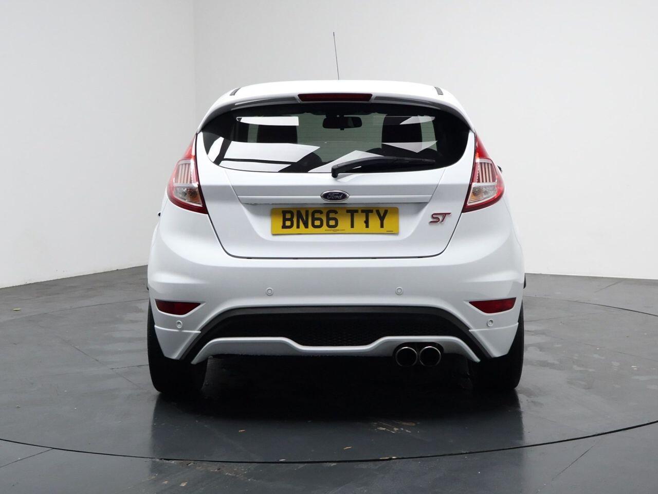 Ford Fiesta - Image 11