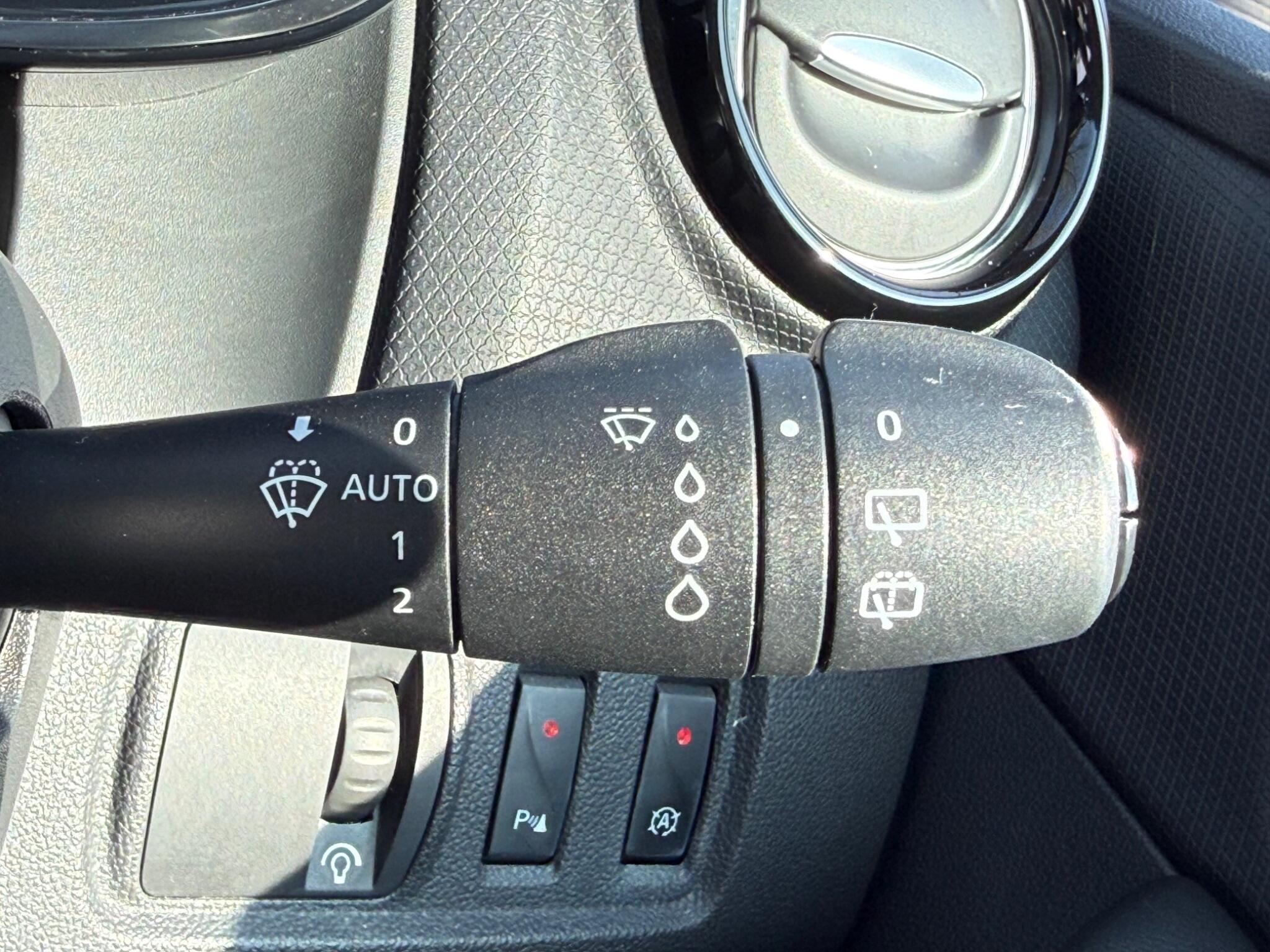 Renault Clio - Image 49