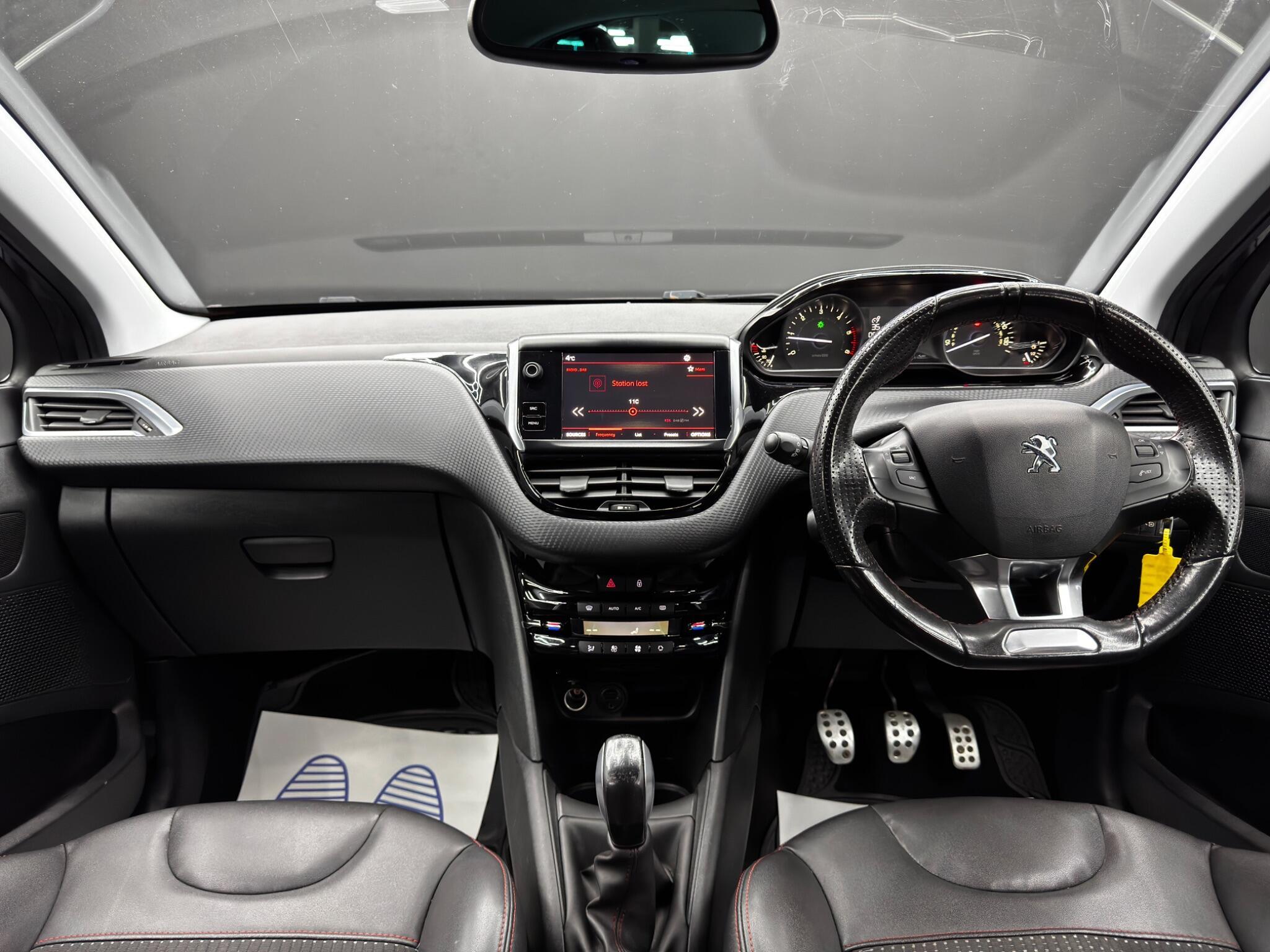 Peugeot 208 - Image 10