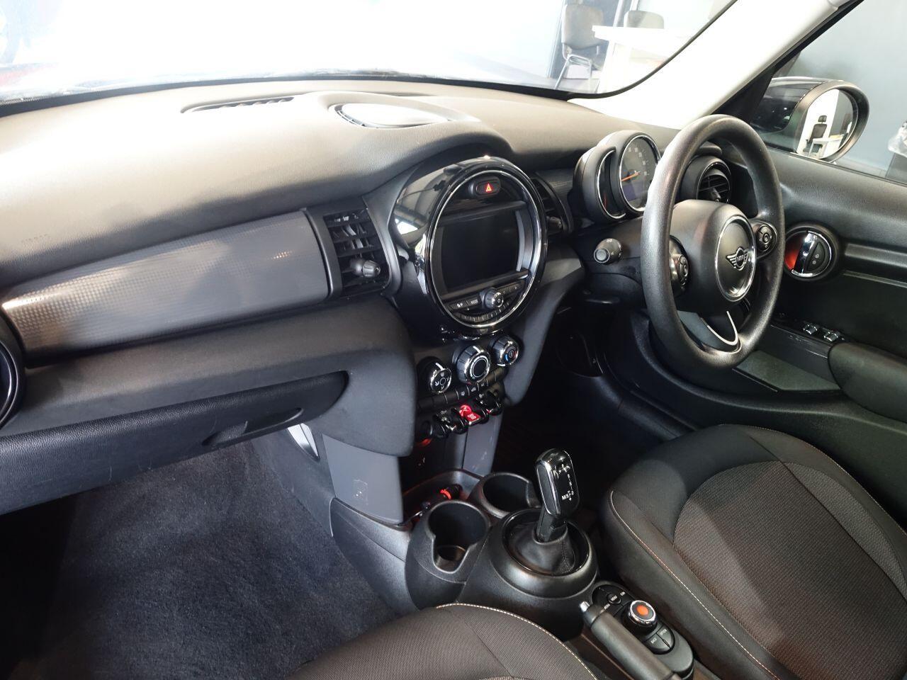 MINI Hatch - Image 11