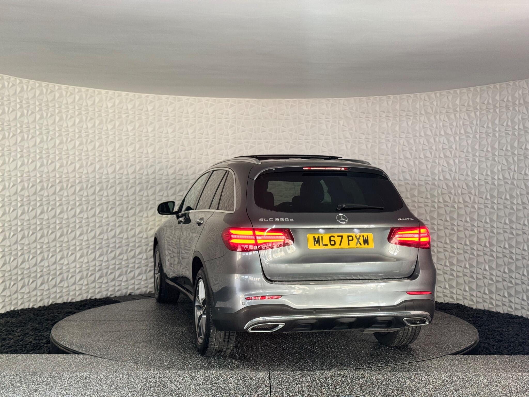 Mercedes GLC - Image 15
