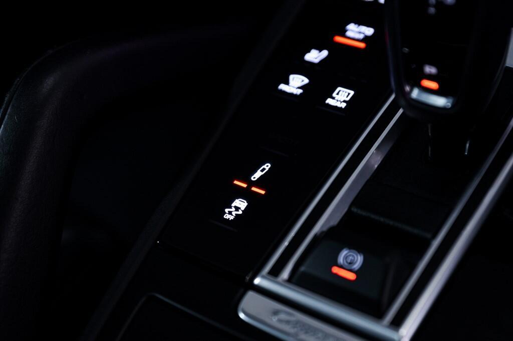 Porsche Cayenne - Image 23