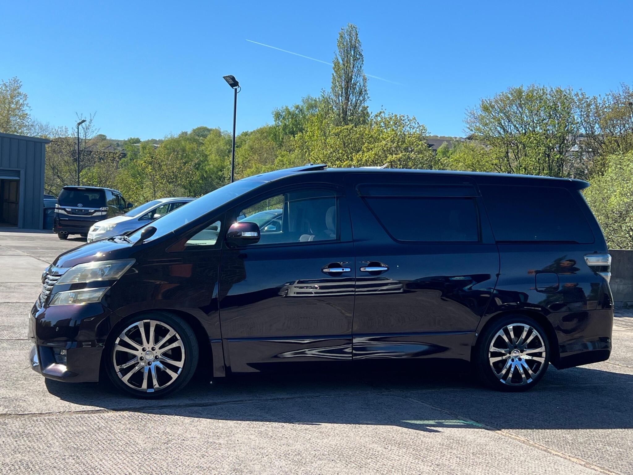 Toyota Vellfire - Image 2
