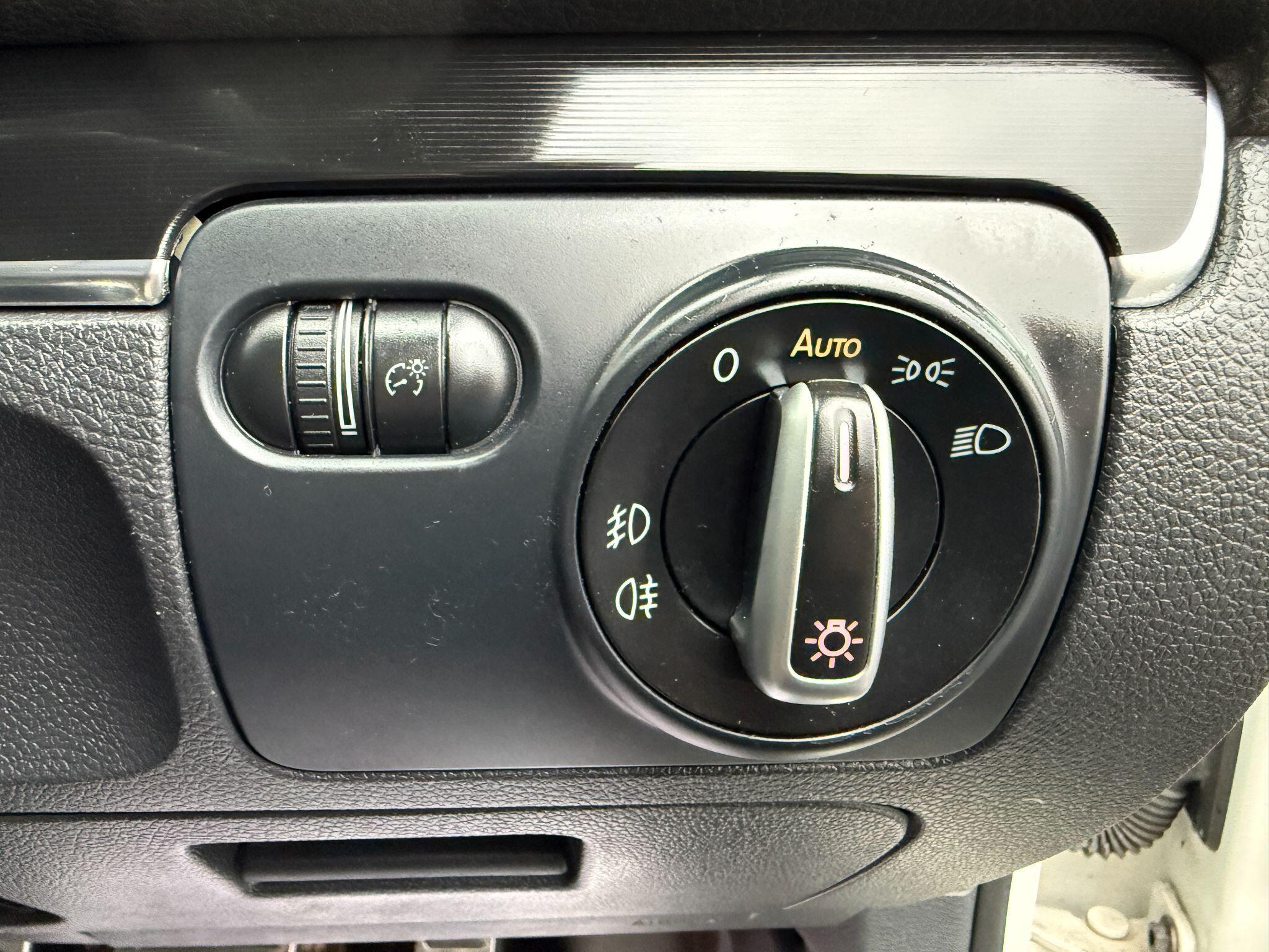 Volkswagen Golf - Image 61