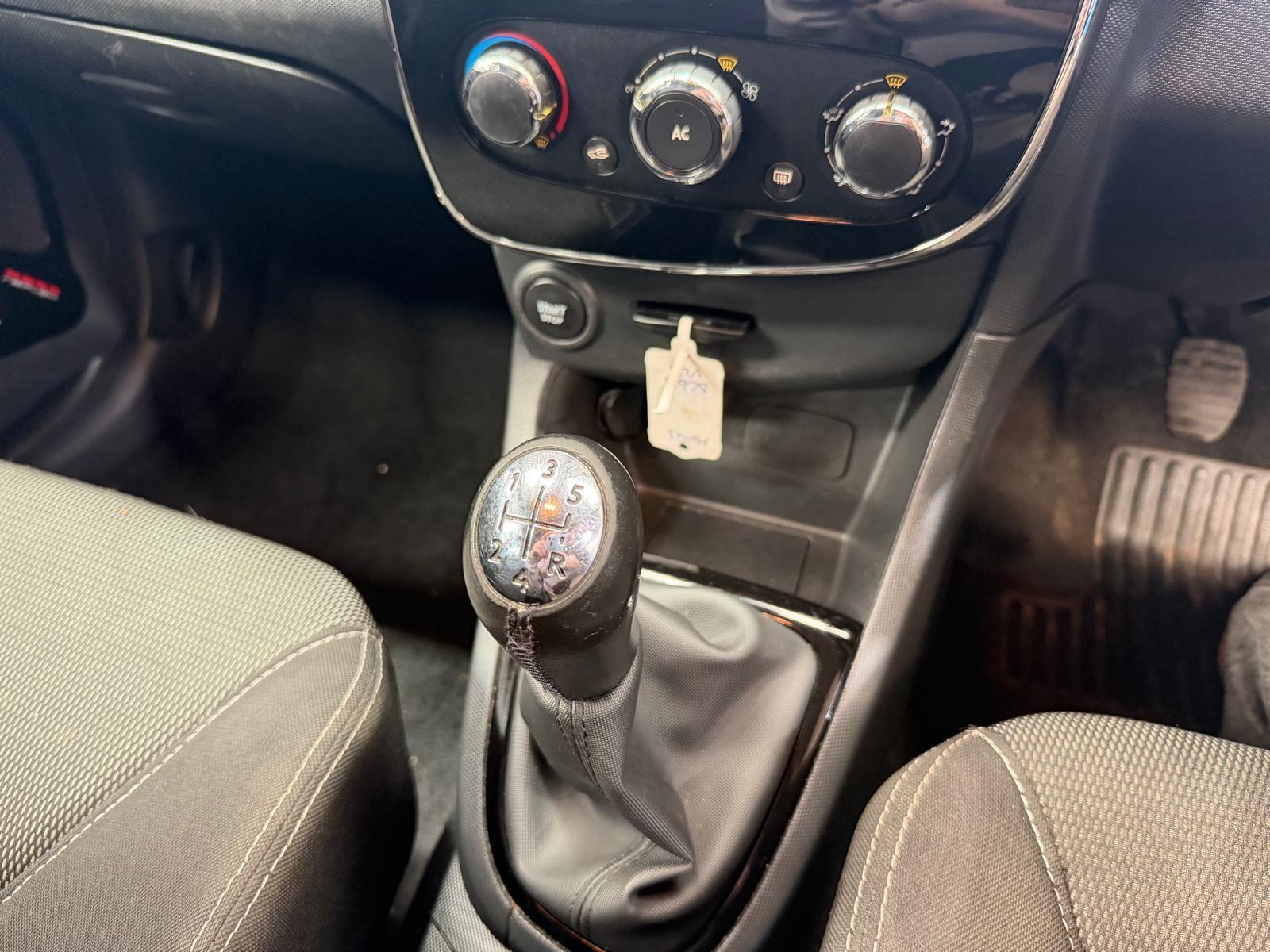 Renault Clio - Image 15