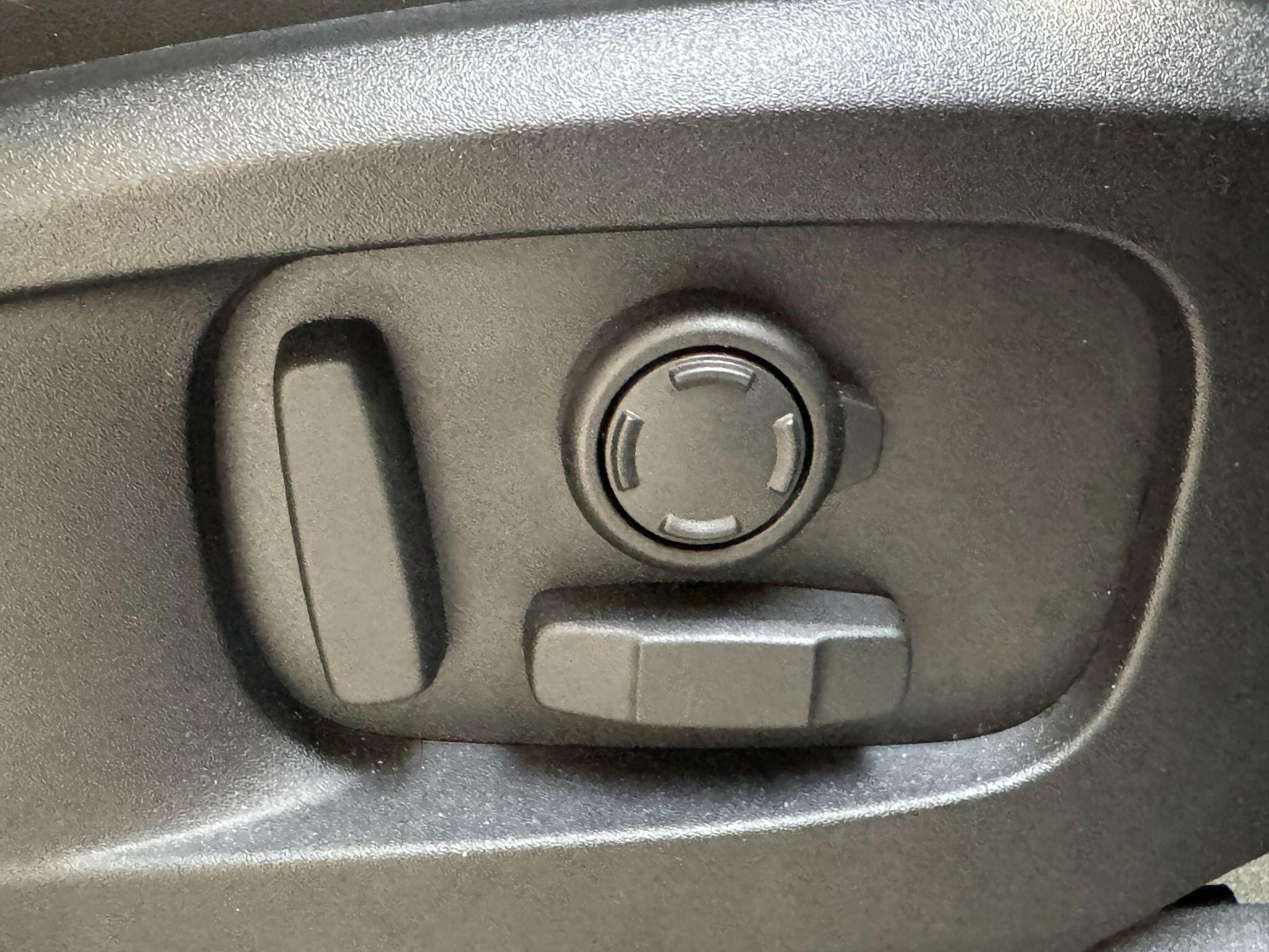 Land Rover Defender 110 - Image 44