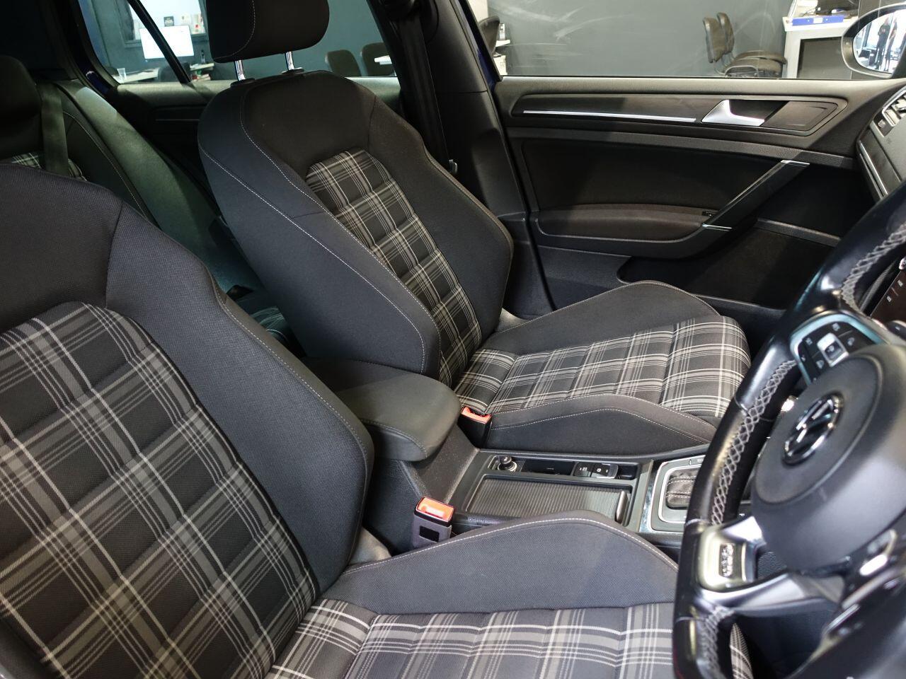 Volkswagen Golf - Image 13