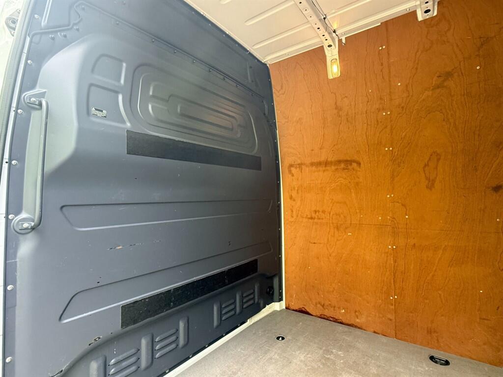 Mercedes Sprinter - Image 8