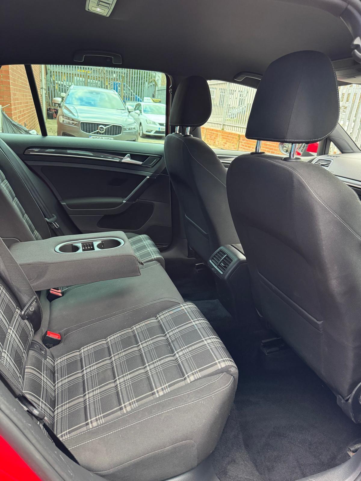 Volkswagen Golf - Image 31