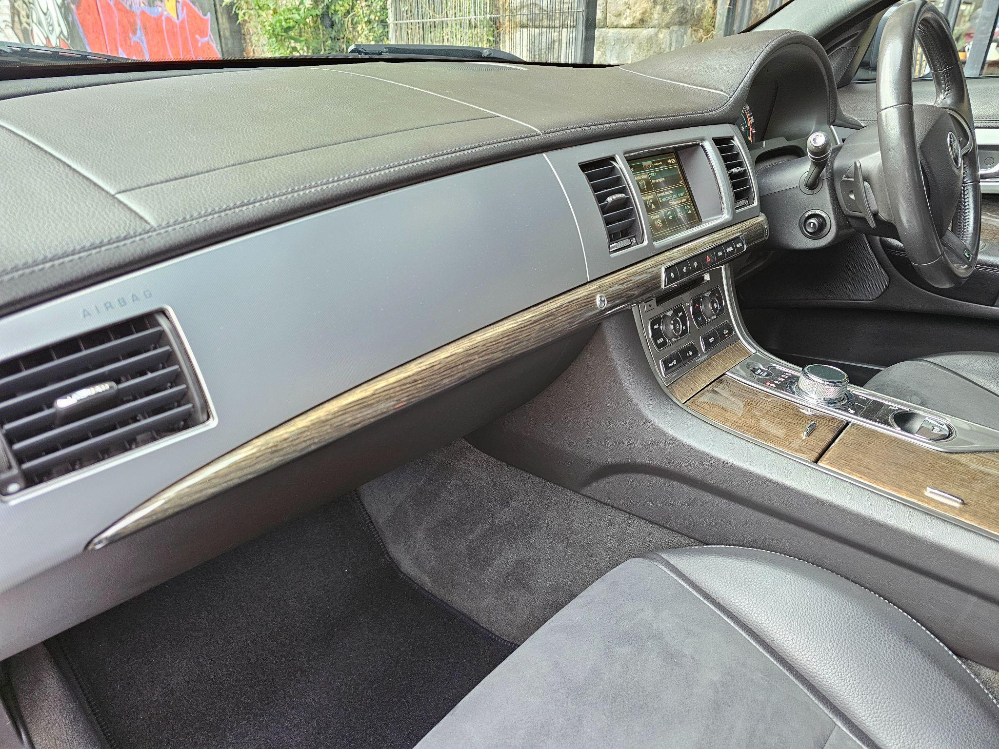 Jaguar XF - Image 16