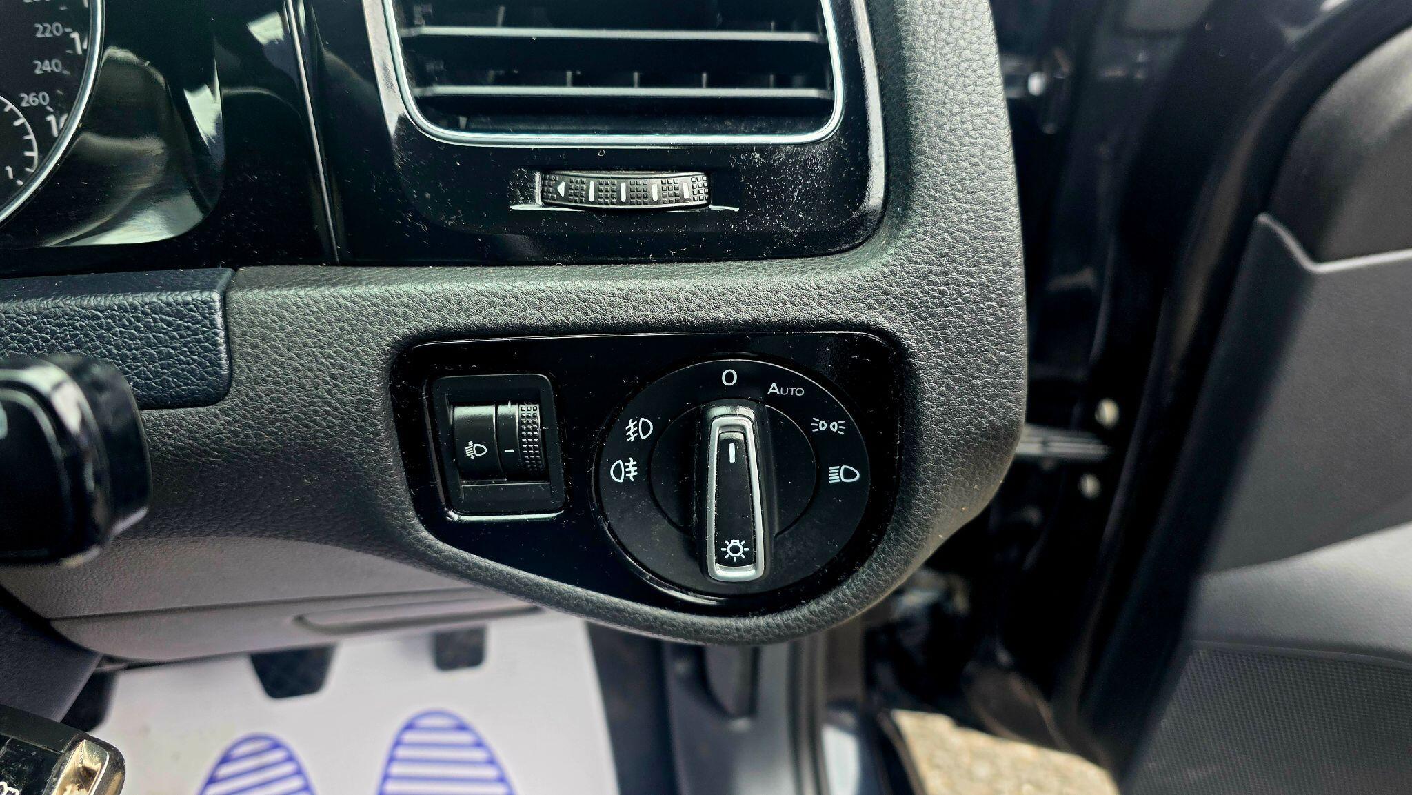 Volkswagen Golf - Image 23