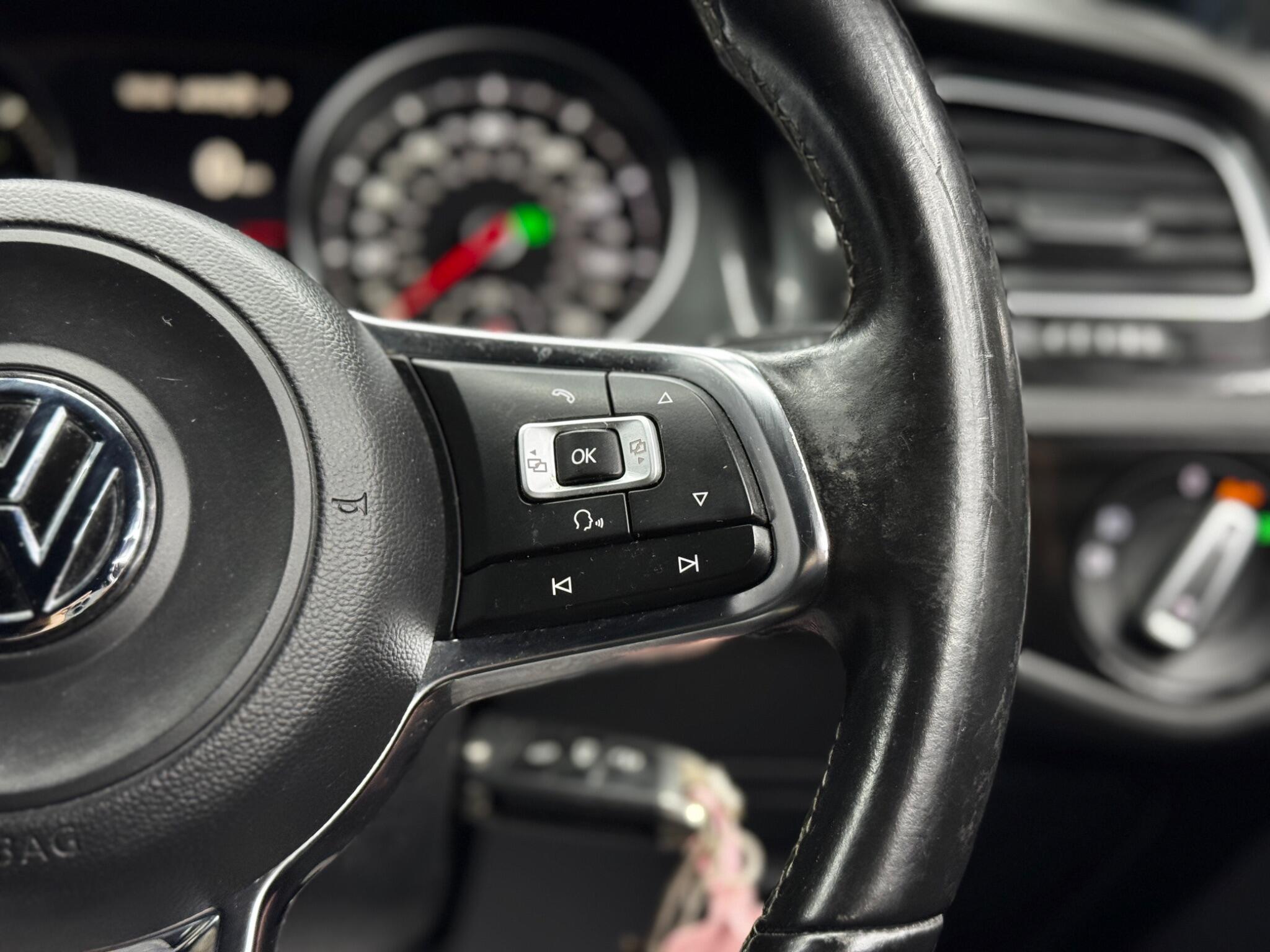Volkswagen Golf - Image 20