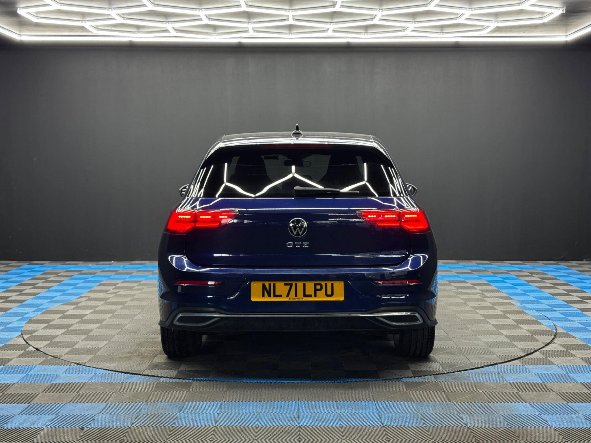 Volkswagen Golf - Image 6