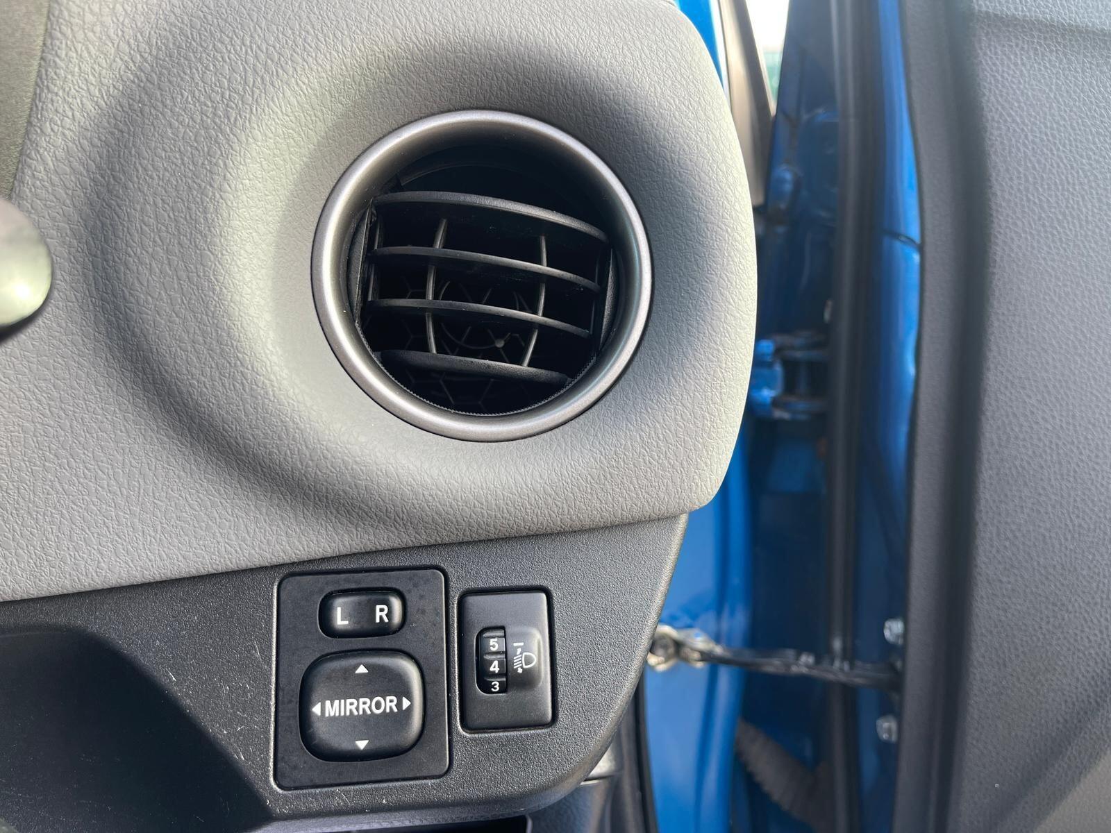 Toyota Yaris - Image 27