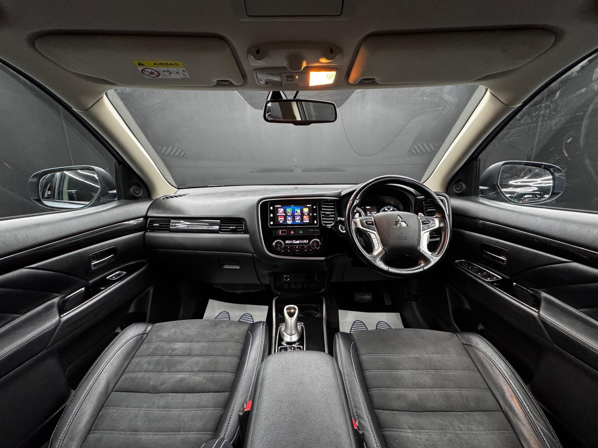 Mitsubishi Outlander - Image 17