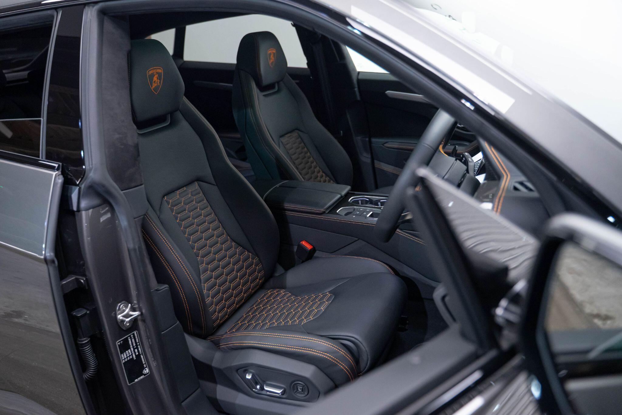 Lamborghini Urus - Image 4