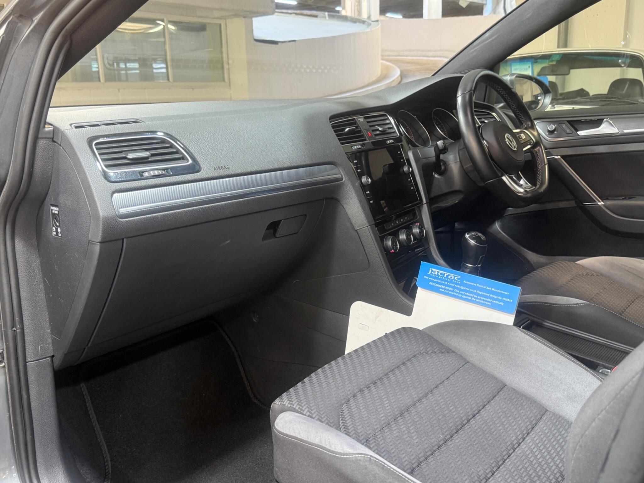 Volkswagen Golf - Image 10