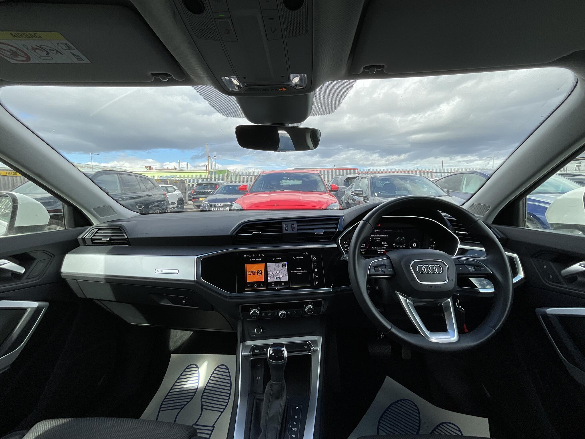 Audi Q3 - Image 6