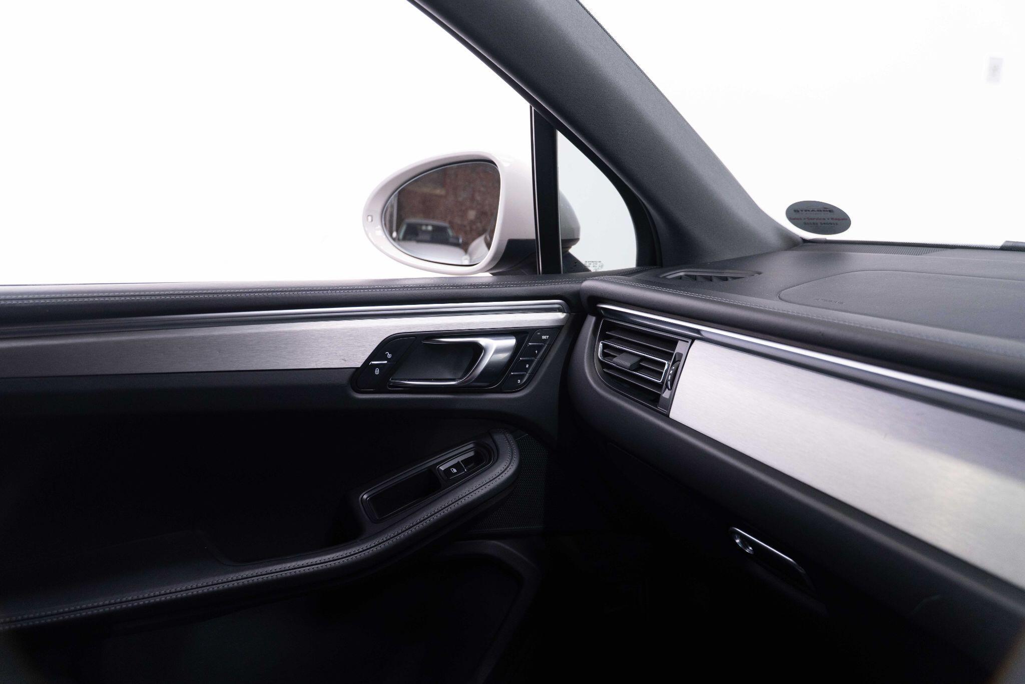 Porsche Macan - Image 3