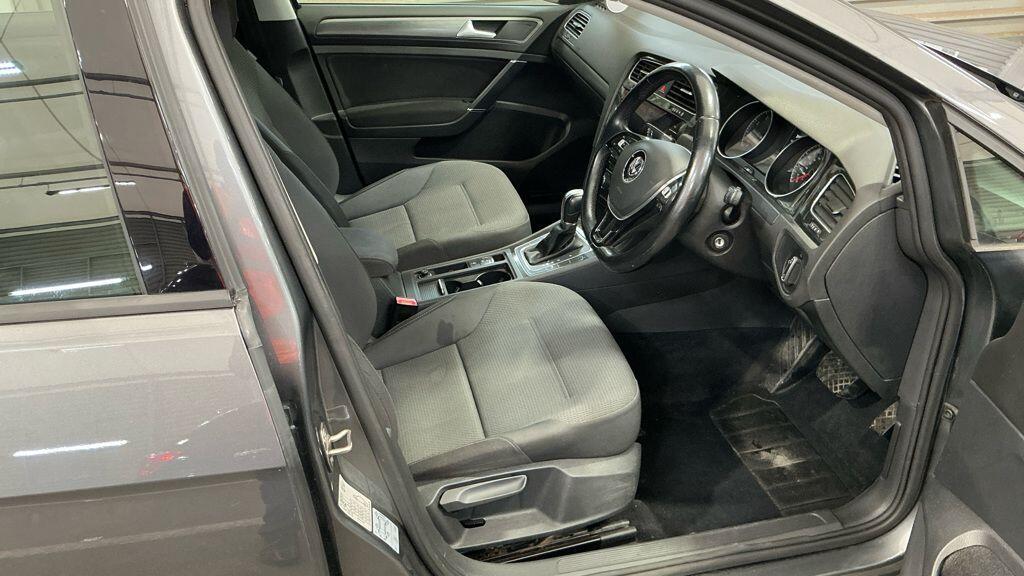 Volkswagen Golf - Image 4
